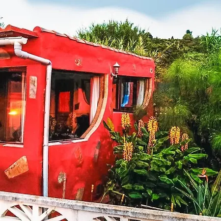 Hébergement de vacances Quaint Artist In Marvelous Nature - Alegrias