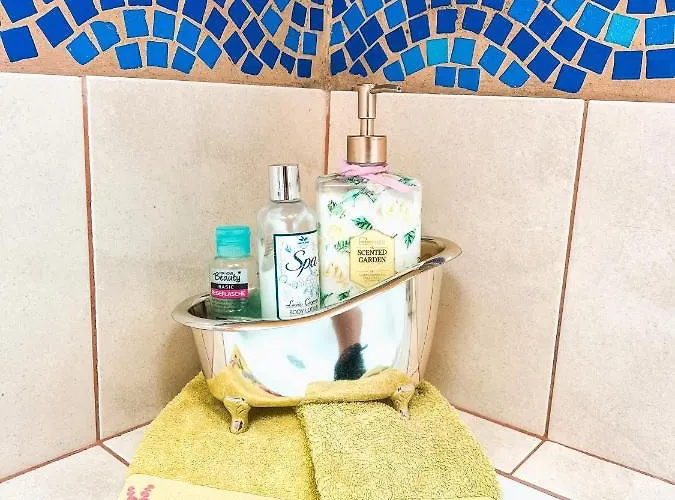 Quaint Artist In Marvelous Nature - Alegrias La Orotava