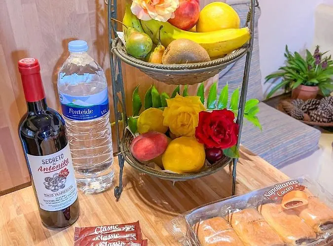 Quaint Artist In Marvelous Nature - Alegrias La Orotava