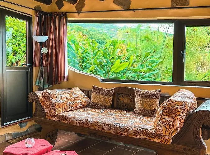 Quaint Artist In Marvelous Nature - Alegrias *