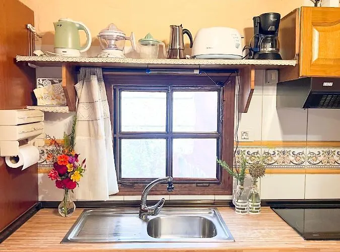 Hébergement de vacances Quaint Artist In Marvelous Nature - Alegrias *